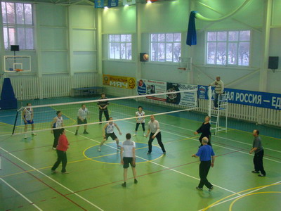 Трудовые коллективы города Шумерли вступили в борьбу за звание чемпионов по волейболу